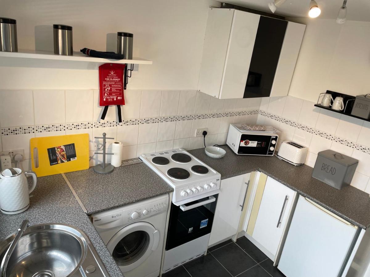 1-Bedroom Semi-Detached Chalet In Uddingston, Glasgow Eksteriør bilde